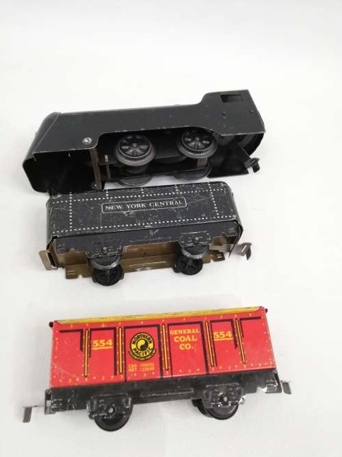 SUPER RARE TRAIN LOCOMOTIVE WITH CARRAGES WINDS UP WORKING MADE IN THE USA!!!