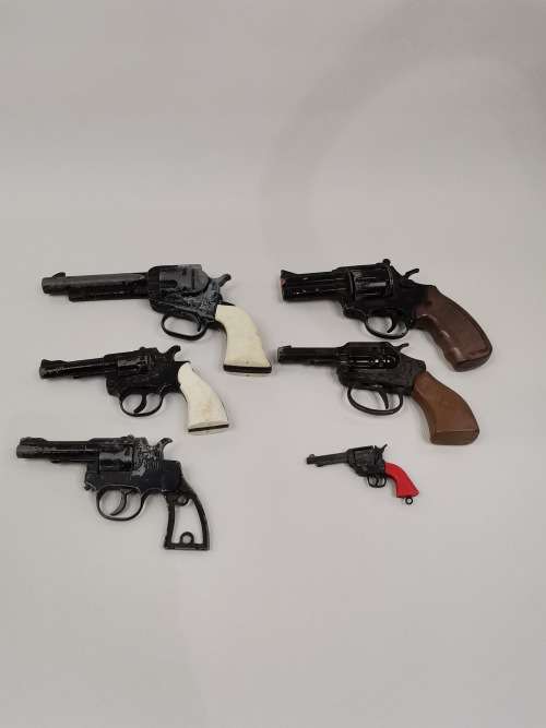 Large Collection of vintage klap guns as found bod for all!!!!!