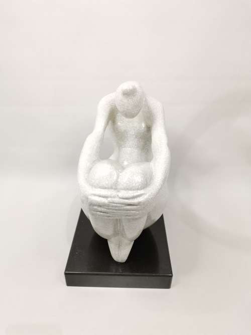 Absolutely stunning designer Marble Sculpture to heavy to ship collection only!!!!
