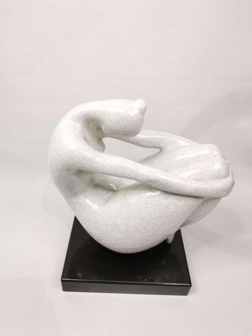 Absolutely stunning designer Marble Sculpture to heavy to ship collection only!!!!