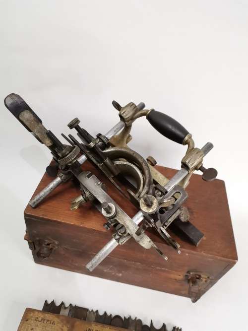 SUPER RARE ANTIQUE PLAINER STANLEY NO 55 IN CASE COMPLETE WITH CUTTING BLADES!!!!