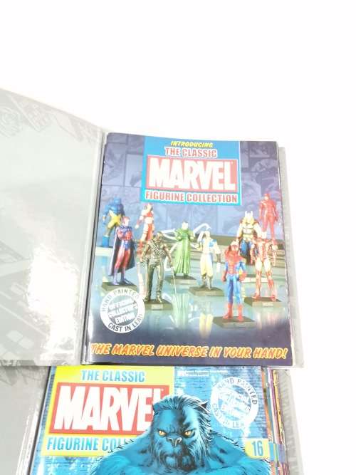 MARVEL FIGURINES COLLECTION BOOKs 1 TO 31 IN BOTH FOLDERS BID FOR ALL!!!!