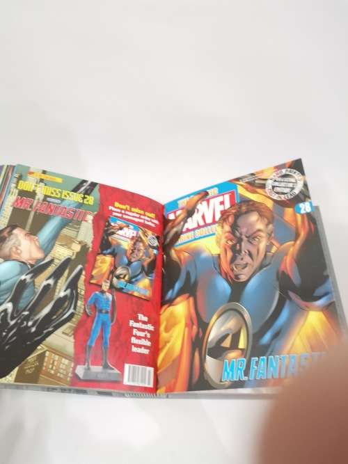 MARVEL FIGURINES COLLECTION BOOKs 1 TO 31 IN BOTH FOLDERS BID FOR ALL!!!!