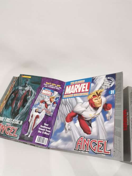 MARVEL FIGURINES COLLECTION BOOKs 1 TO 31 IN BOTH FOLDERS BID FOR ALL!!!!