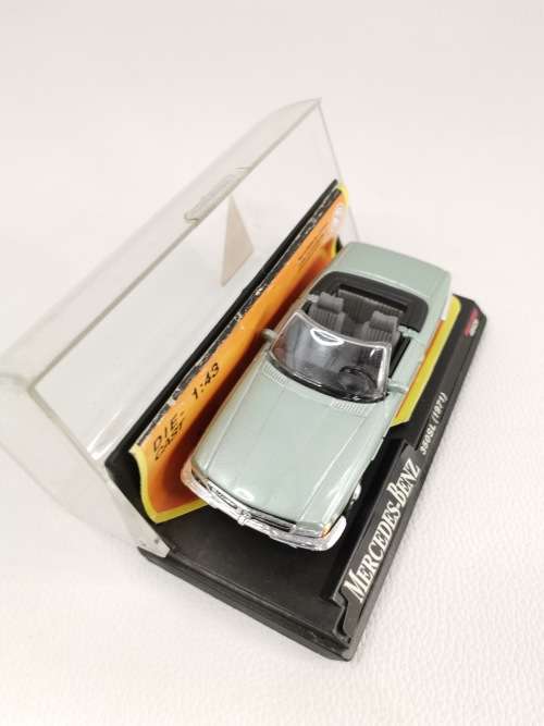 Mercedes Benz 350sl 1971 model die cast!!!!