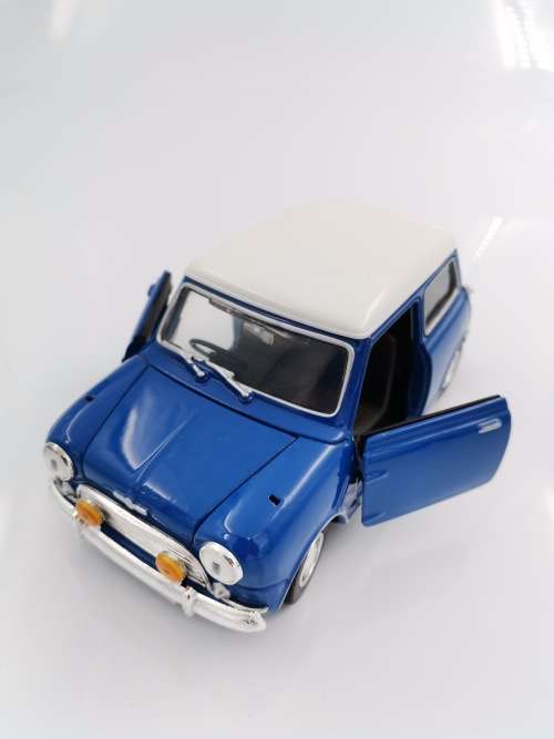 ORIGINAL DIE CAST MINI COOPER SCALE 1/18!!!!