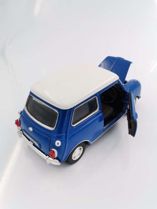 ORIGINAL DIE CAST MINI COOPER SCALE 1/18!!!!