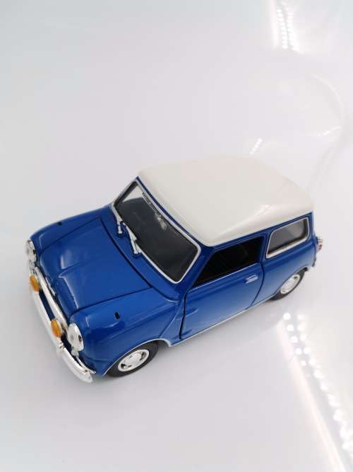 ORIGINAL DIE CAST MINI COOPER SCALE 1/18!!!!