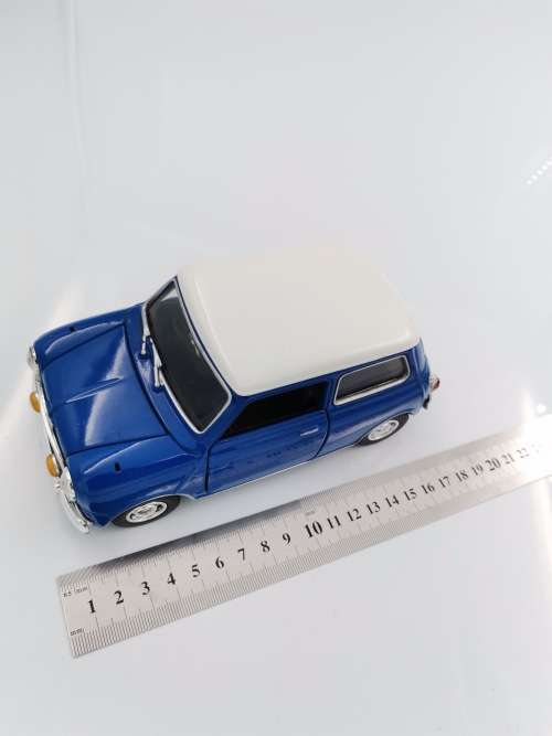ORIGINAL DIE CAST MINI COOPER SCALE 1/18!!!!