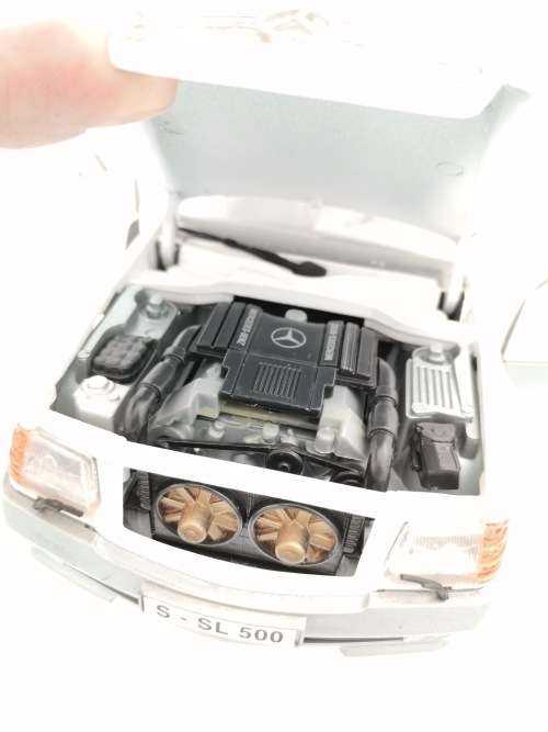 LARGE HIGHLY COLLECTABLE ROADLEGENDS MERCEDES BEN`S 500SL DIE CAST 1/18 SCALE!!!