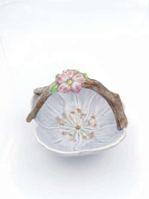BEAUTIFUL PORCELAIN PIECE MADE IN   ENGLAND!!!