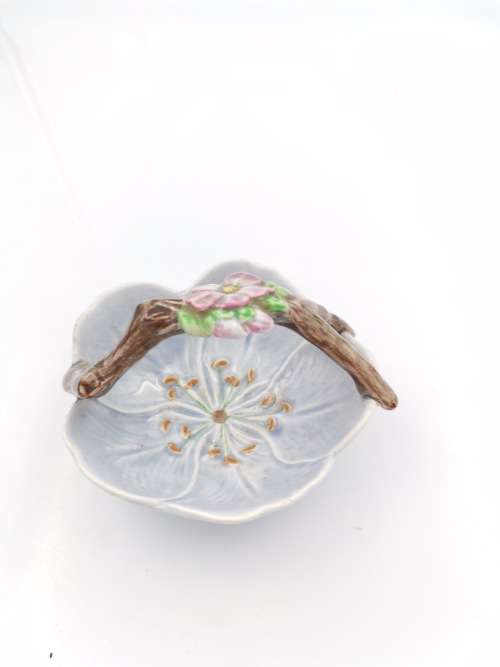 BEAUTIFUL PORCELAIN PIECE MADE IN   ENGLAND!!!