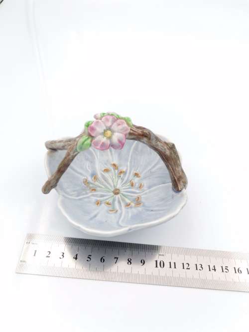 BEAUTIFUL PORCELAIN PIECE MADE IN   ENGLAND!!!