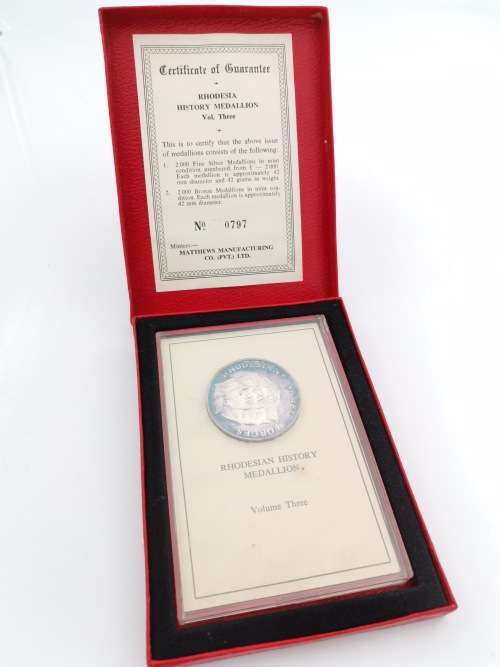 PURE SILVER RHODESIAN HISTORY MEDAL IN CASE!!!