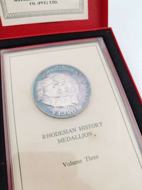 PURE SILVER RHODESIAN HISTORY MEDAL IN CASE!!!