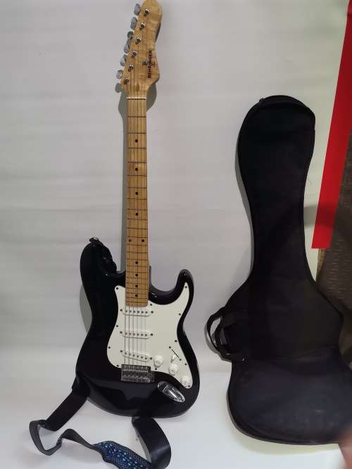 BEHRINGER ELECTRIC GUITAR WITH BAG WORKING