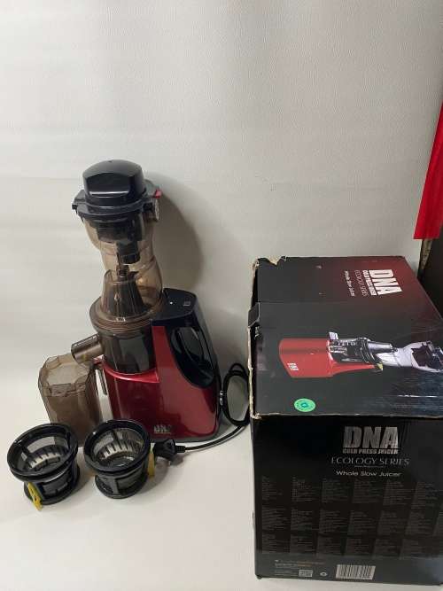 DNA COLD PRESS JUICER 250 WATT COMPLETE WORKING IN BOX !!!!