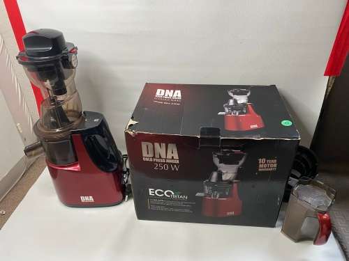 DNA COLD PRESS JUICER 250 WATT COMPLETE WORKING IN BOX !!!!