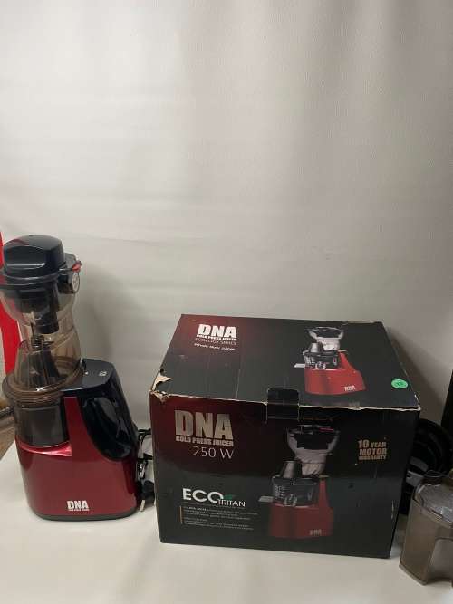 DNA COLD PRESS JUICER 250 WATT COMPLETE WORKING IN BOX !!!!