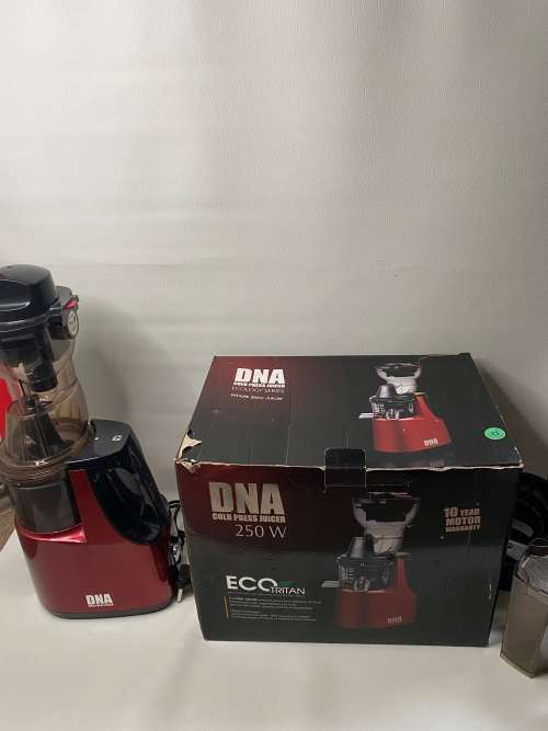 DNA COLD PRESS JUICER 250 WATT COMPLETE WORKING IN BOX !!!!