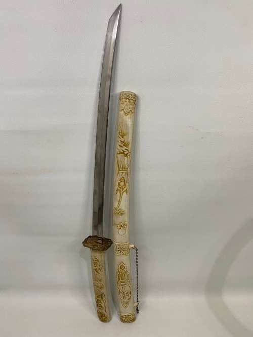BEAUTIFUL HIGHLY DETAILED SWORD 80 CM MADE OF RESIN OR SOMESORT PF HARD MATERIAL!!!!