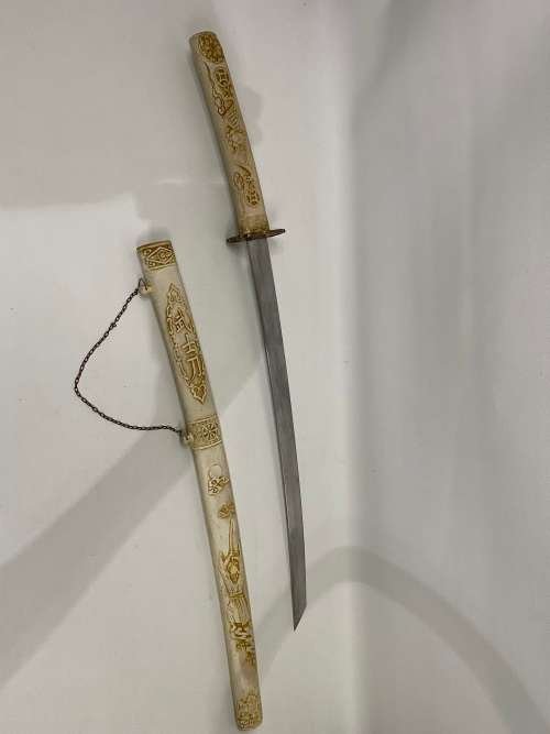 BEAUTIFUL HIGHLY DETAILED SWORD 80 CM MADE OF RESIN OR SOMESORT PF HARD MATERIAL!!!!