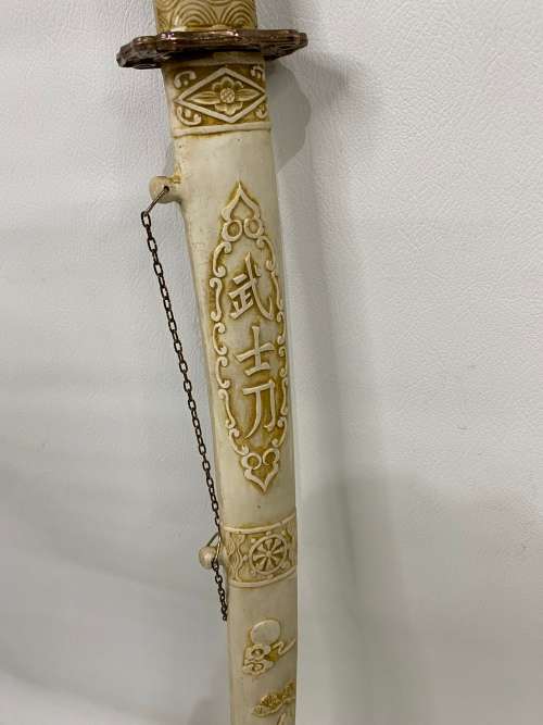 BEAUTIFUL HIGHLY DETAILED SWORD 80 CM MADE OF RESIN OR SOMESORT PF HARD MATERIAL!!!!