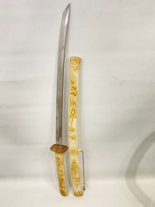 BEAUTIFUL HIGHLY DETAILED SWORD 80 CM MADE OF RESIN OR SOMESORT PF HARD MATERIAL!!!!
