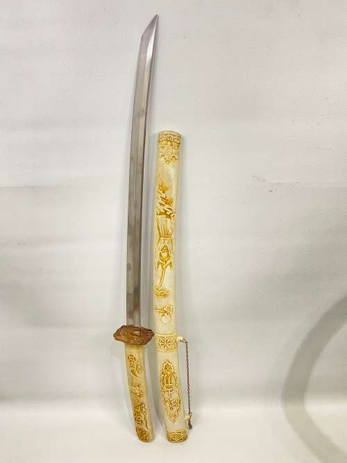 BEAUTIFUL HIGHLY DETAILED SWORD 80 CM MADE OF RESIN OR SOMESORT PF HARD MATERIAL!!!!