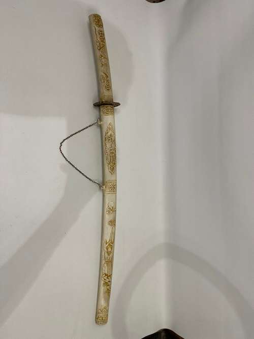 BEAUTIFUL HIGHLY DETAILED SWORD 80 CM MADE OF RESIN OR SOMESORT PF HARD MATERIAL!!!!