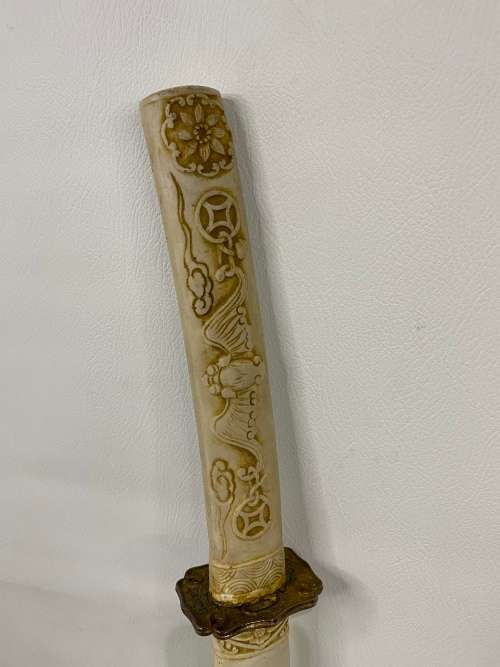 BEAUTIFUL HIGHLY DETAILED SWORD 80 CM MADE OF RESIN OR SOMESORT PF HARD MATERIAL!!!!