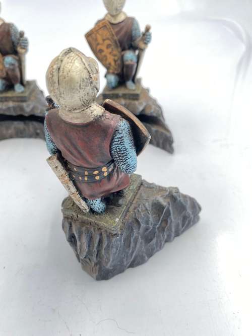 4 KNIGHTS FOR DISPLAY BID FOR ALL !!!!