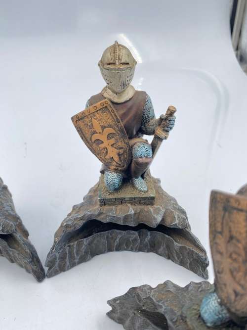 4 KNIGHTS FOR DISPLAY BID FOR ALL !!!!