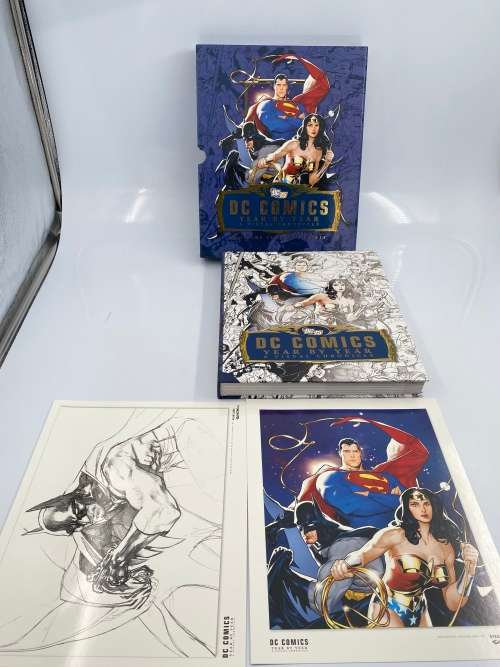 LARGE DC COMICS YEAR BY YEAR  A VISUAL CHRONICLE!!!!!