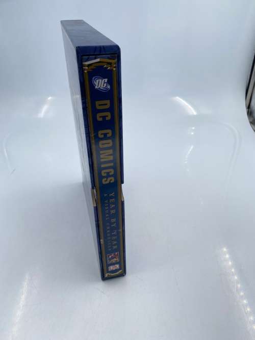 LARGE DC COMICS YEAR BY YEAR  A VISUAL CHRONICLE!!!!!