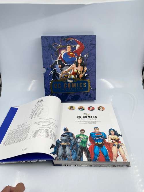 LARGE DC COMICS YEAR BY YEAR  A VISUAL CHRONICLE!!!!!