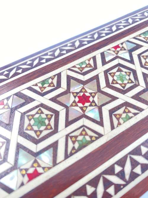 BEAUTIFUL WOODEN HIGHLY DETAILED INLAYS BOX