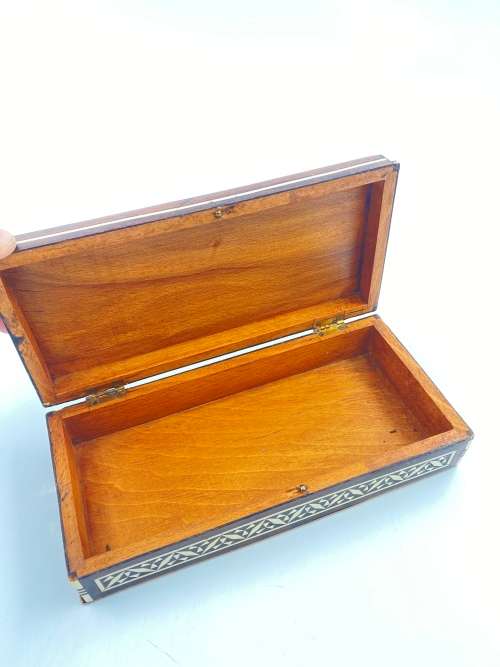 BEAUTIFUL WOODEN HIGHLY DETAILED INLAYS BOX
