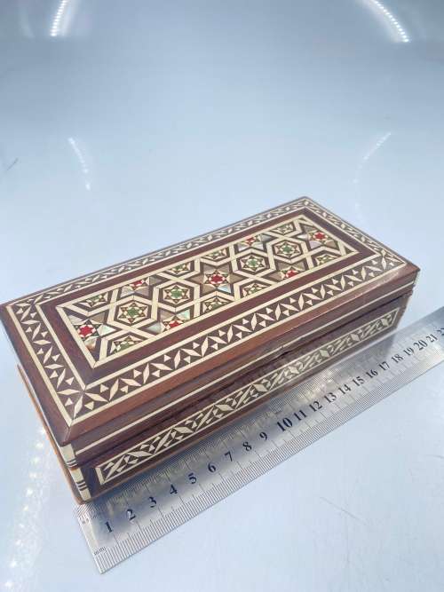 BEAUTIFUL WOODEN HIGHLY DETAILED INLAYS BOX