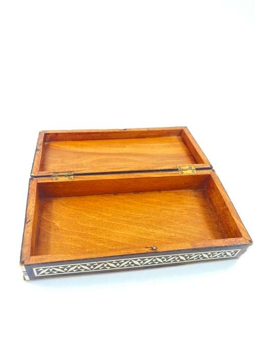 BEAUTIFUL WOODEN HIGHLY DETAILED INLAYS BOX