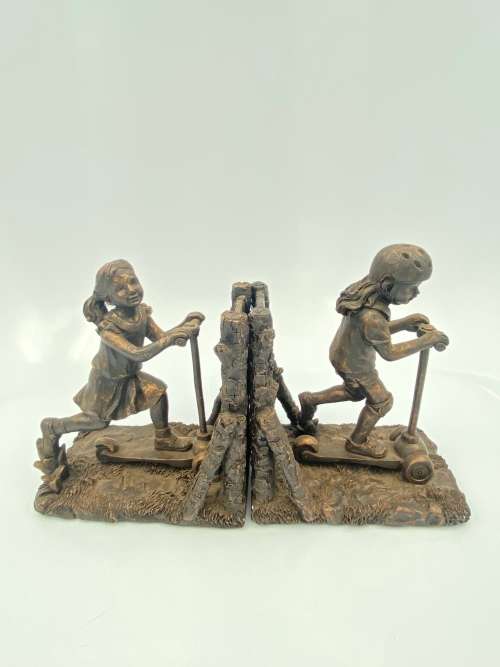 BEAUTIFUL BOOKEND BID FOR BOTH !!!