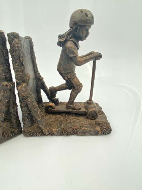 BEAUTIFUL BOOKEND BID FOR BOTH !!!