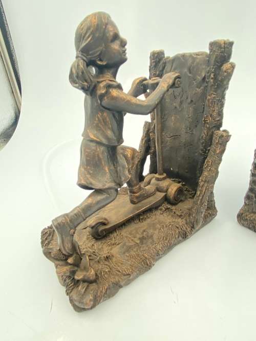 BEAUTIFUL BOOKEND BID FOR BOTH !!!