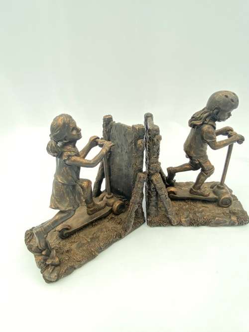 BEAUTIFUL BOOKEND BID FOR BOTH !!!