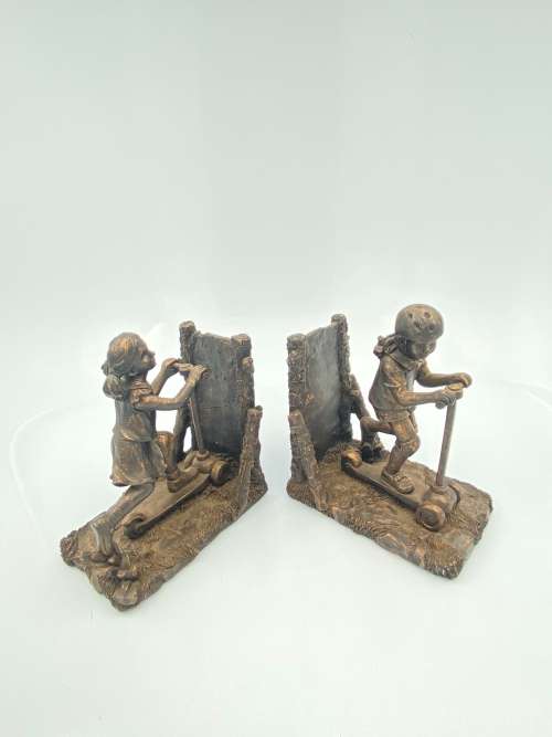 BEAUTIFUL BOOKEND BID FOR BOTH !!!