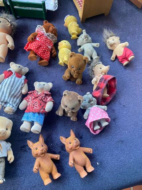LARGE COLLECTION OF SYLVANIAN FAMILIES BID FOR ALL !!!