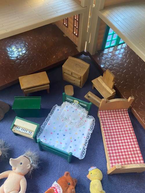 LARGE COLLECTION OF SYLVANIAN FAMILIES BID FOR ALL !!!