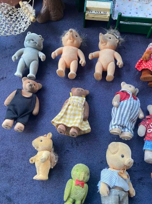 LARGE COLLECTION OF SYLVANIAN FAMILIES BID FOR ALL !!!