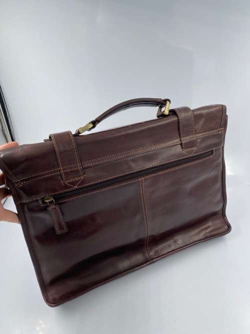 GOOD CONDITION MENS LEATHER BAG  !!!