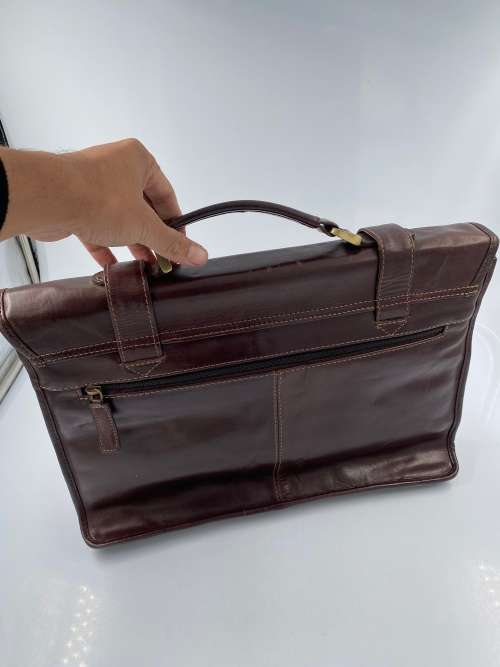 GOOD CONDITION MENS LEATHER BAG  !!!